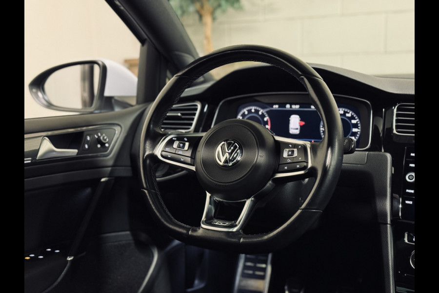 Volkswagen GOLF Variant 1.5 TSI Highline R-Line 2x | Panorama | Camera | Virtual Volkswagen GOLF Variant 1.5 TSI Highline R-Line 2x | Panorama | Camera | Virtual
