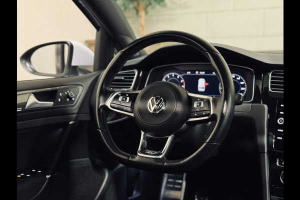 Volkswagen GOLF Variant 1.5 TSI Highline R-Line 2x | Panorama | Camera | Virtual Volkswagen GOLF Variant 1.5 TSI Highline R-Line 2x | Panorama | Camera | Virtual