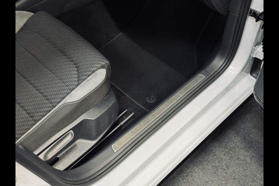 Volkswagen GOLF Variant 1.5 TSI Highline R-Line 2x | Panorama | Camera | Virtual Volkswagen GOLF Variant 1.5 TSI Highline R-Line 2x | Panorama | Camera | Virtual