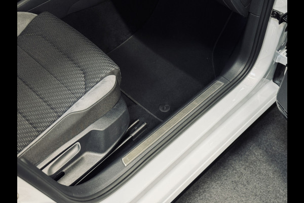 Volkswagen GOLF Variant 1.5 TSI Highline R-Line 2x | Panorama | Camera | Virtual Volkswagen GOLF Variant 1.5 TSI Highline R-Line 2x | Panorama | Camera | Virtual