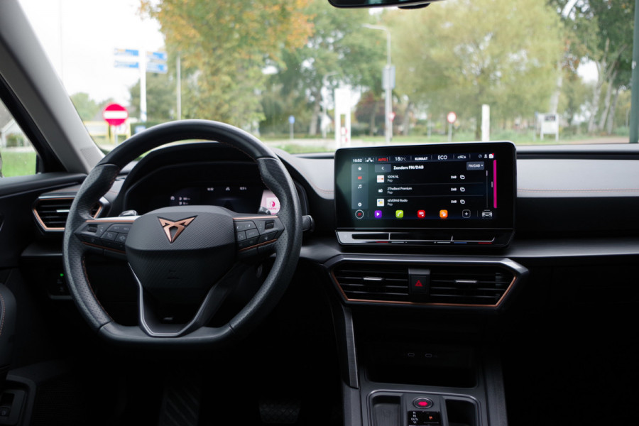 CUPRA Formentor 1.4 e-Hybrid 204 PK Business PHEV, Winterpakket, Adap. Cruise Control, Camera, Carplay CUPRA Formentor 1.4 e-Hybrid 204 PK Business PHEV, Winterpakket, Adap. Cruise Control, Camera, Carplay