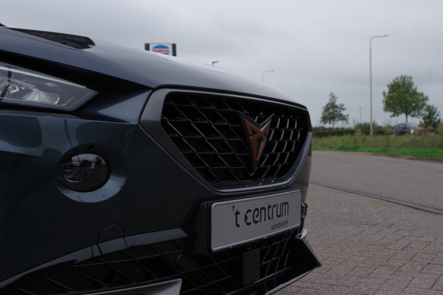 CUPRA Formentor 1.4 e-Hybrid 204 PK Business PHEV, Winterpakket, Adap. Cruise Control, Camera, Carplay CUPRA Formentor 1.4 e-Hybrid 204 PK Business PHEV, Winterpakket, Adap. Cruise Control, Camera, Carplay