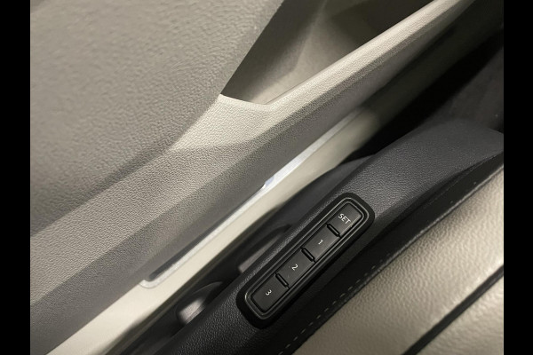 Volkswagen Tiguan 1.5 TSI 150pk DSG R-Line Platinum Panoramadak Navigatie Apple Carplay/Android Auto Camera Parkeersensoren Adaptive Cruise Control Leder Memory stoelen Stoelverwarming Elektrische achterklep Climate Control Virtual Cockpit Volkswagen Tiguan 1.5 TSI 150pk DSG R-Line Platinum Panoramadak Navigatie Apple Carplay/Android Auto Camera Parkeersensoren Adaptive Cruise Control Leder Memory stoelen Stoelverwarming Elektrische achterklep Climate Control Virtual Cockpit