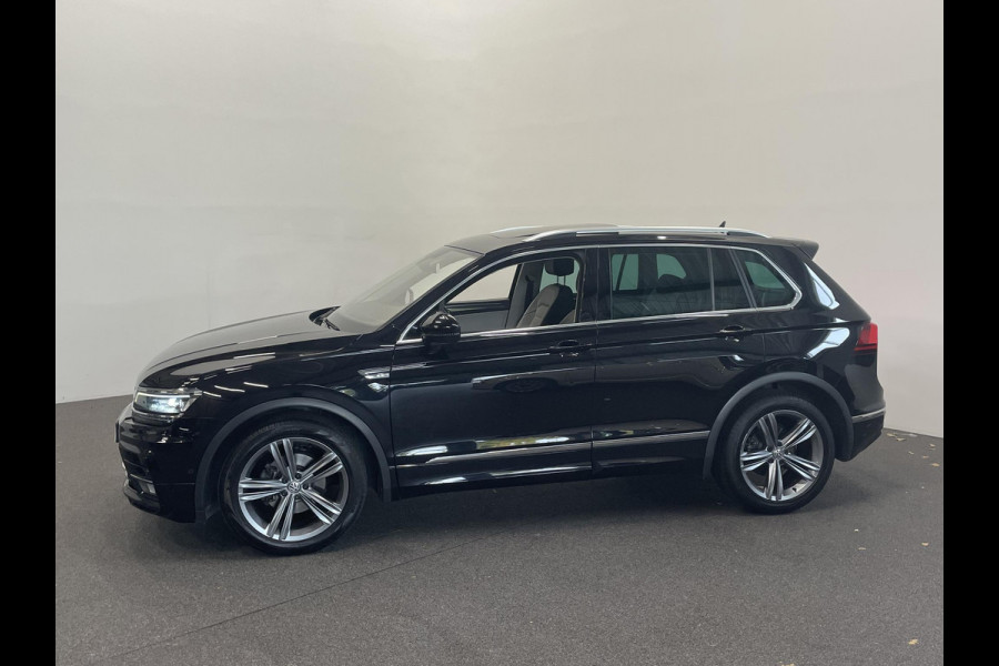 Volkswagen Tiguan 1.5 TSI 150pk DSG R-Line Platinum Panoramadak Navigatie Apple Carplay/Android Auto Camera Parkeersensoren Adaptive Cruise Control Leder Memory stoelen Stoelverwarming Elektrische achterklep Climate Control Virtual Cockpit Volkswagen Tiguan 1.5 TSI 150pk DSG R-Line Platinum Panoramadak Navigatie Apple Carplay/Android Auto Camera Parkeersensoren Adaptive Cruise Control Leder Memory stoelen Stoelverwarming Elektrische achterklep Climate Control Virtual Cockpit