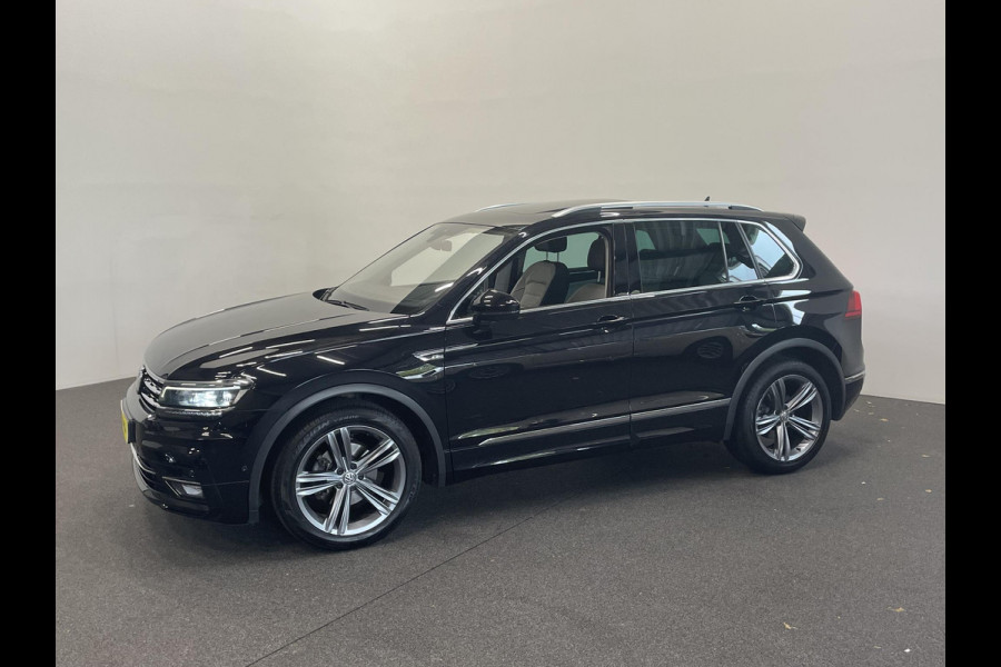 Volkswagen Tiguan 1.5 TSI 150pk DSG R-Line Platinum Panoramadak Navigatie Apple Carplay/Android Auto Camera Parkeersensoren Adaptive Cruise Control Leder Memory stoelen Stoelverwarming Elektrische achterklep Climate Control Virtual Cockpit Volkswagen Tiguan 1.5 TSI 150pk DSG R-Line Platinum Panoramadak Navigatie Apple Carplay/Android Auto Camera Parkeersensoren Adaptive Cruise Control Leder Memory stoelen Stoelverwarming Elektrische achterklep Climate Control Virtual Cockpit