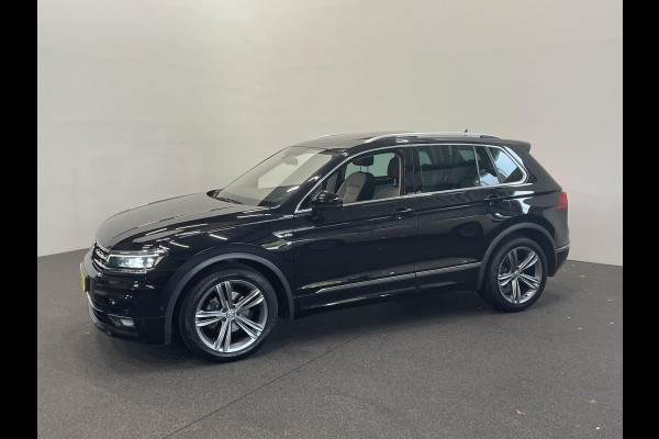 Volkswagen Tiguan 1.5 TSI 150pk DSG R-Line Platinum Panoramadak Navigatie Apple Carplay/Android Auto Camera Parkeersensoren Adaptive Cruise Control Leder Memory stoelen Stoelverwarming Elektrische achterklep Climate Control Virtual Cockpit Volkswagen Tiguan 1.5 TSI 150pk DSG R-Line Platinum Panoramadak Navigatie Apple Carplay/Android Auto Camera Parkeersensoren Adaptive Cruise Control Leder Memory stoelen Stoelverwarming Elektrische achterklep Climate Control Virtual Cockpit
