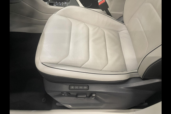 Volkswagen Tiguan 1.5 TSI 150pk DSG R-Line Platinum Panoramadak Navigatie Apple Carplay/Android Auto Camera Parkeersensoren Adaptive Cruise Control Leder Memory stoelen Stoelverwarming Elektrische achterklep Climate Control Virtual Cockpit Volkswagen Tiguan 1.5 TSI 150pk DSG R-Line Platinum Panoramadak Navigatie Apple Carplay/Android Auto Camera Parkeersensoren Adaptive Cruise Control Leder Memory stoelen Stoelverwarming Elektrische achterklep Climate Control Virtual Cockpit