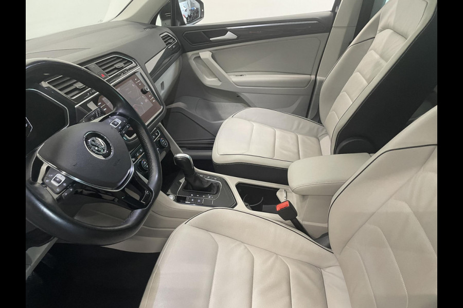 Volkswagen Tiguan 1.5 TSI 150pk DSG R-Line Platinum Panoramadak Navigatie Apple Carplay/Android Auto Camera Parkeersensoren Adaptive Cruise Control Leder Memory stoelen Stoelverwarming Elektrische achterklep Climate Control Virtual Cockpit Volkswagen Tiguan 1.5 TSI 150pk DSG R-Line Platinum Panoramadak Navigatie Apple Carplay/Android Auto Camera Parkeersensoren Adaptive Cruise Control Leder Memory stoelen Stoelverwarming Elektrische achterklep Climate Control Virtual Cockpit