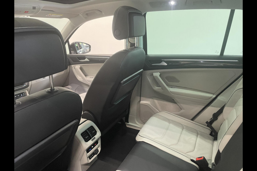 Volkswagen Tiguan 1.5 TSI 150pk DSG R-Line Platinum Panoramadak Navigatie Apple Carplay/Android Auto Camera Parkeersensoren Adaptive Cruise Control Leder Memory stoelen Stoelverwarming Elektrische achterklep Climate Control Virtual Cockpit Volkswagen Tiguan 1.5 TSI 150pk DSG R-Line Platinum Panoramadak Navigatie Apple Carplay/Android Auto Camera Parkeersensoren Adaptive Cruise Control Leder Memory stoelen Stoelverwarming Elektrische achterklep Climate Control Virtual Cockpit