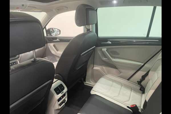 Volkswagen Tiguan 1.5 TSI 150pk DSG R-Line Platinum Panoramadak Navigatie Apple Carplay/Android Auto Camera Parkeersensoren Adaptive Cruise Control Leder Memory stoelen Stoelverwarming Elektrische achterklep Climate Control Virtual Cockpit Volkswagen Tiguan 1.5 TSI 150pk DSG R-Line Platinum Panoramadak Navigatie Apple Carplay/Android Auto Camera Parkeersensoren Adaptive Cruise Control Leder Memory stoelen Stoelverwarming Elektrische achterklep Climate Control Virtual Cockpit