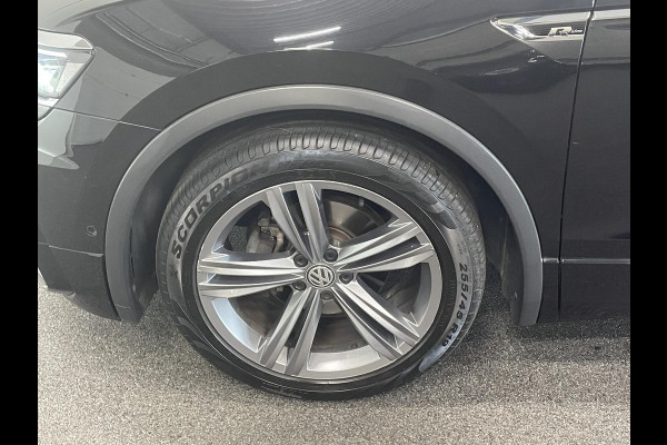Volkswagen Tiguan 1.5 TSI 150pk DSG R-Line Platinum Panoramadak Navigatie Apple Carplay/Android Auto Camera Parkeersensoren Adaptive Cruise Control Leder Memory stoelen Stoelverwarming Elektrische achterklep Climate Control Virtual Cockpit Volkswagen Tiguan 1.5 TSI 150pk DSG R-Line Platinum Panoramadak Navigatie Apple Carplay/Android Auto Camera Parkeersensoren Adaptive Cruise Control Leder Memory stoelen Stoelverwarming Elektrische achterklep Climate Control Virtual Cockpit