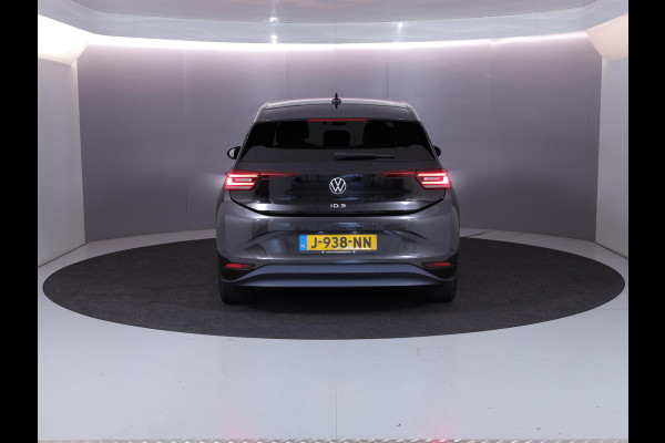 Volkswagen ID.3 First Plus 58 kWh 204pk|19'LM-velgen| Matrix LED| verwarmde voorstoelen Volkswagen ID.3 First Plus 58 kWh 204pk|19'LM-velgen| Matrix LED| verwarmde voorstoelen