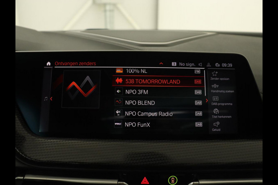 BMW 2 Serie 218i High Executive | Panoramadak | Sport Line | Leder | Harman/Kardon | Adaptive cruise | Stuurverwarming | Carplay | Camera | Navigatie | Full LED | Park Assist | Sportstoelen | Live Cockpit BMW 2 Serie 218i High Executive | Panoramadak | Sport Line | Leder | Harman/Kardon | Adaptive cruise | Stuurverwarming | Carplay | Camera | Navigatie | Full LED | Park Assist | Sportstoelen | Live Cockpit