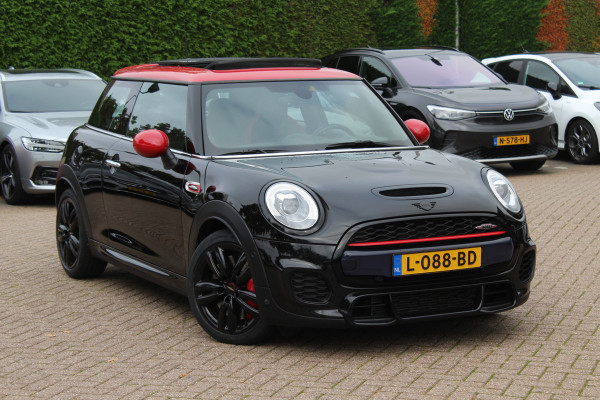 MINI Mini 2.0 John Cooper Works Chili / Panoramadak / JCW Stoelen / 18'' / Harman Kardon / Groot Navi. / Parkeerhulp V+A / Stoelverwarming / Cruise Control