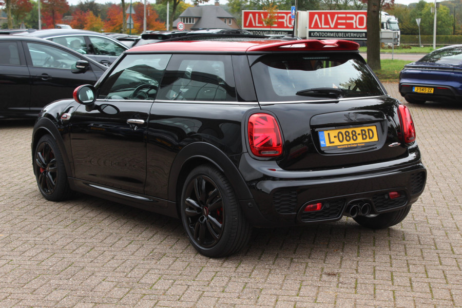 MINI Mini 2.0 John Cooper Works Chili / Panoramadak / JCW Stoelen / 18'' / Harman Kardon / Groot Navi. / Parkeerhulp V+A / Stoelverwarming / Cruise Control
