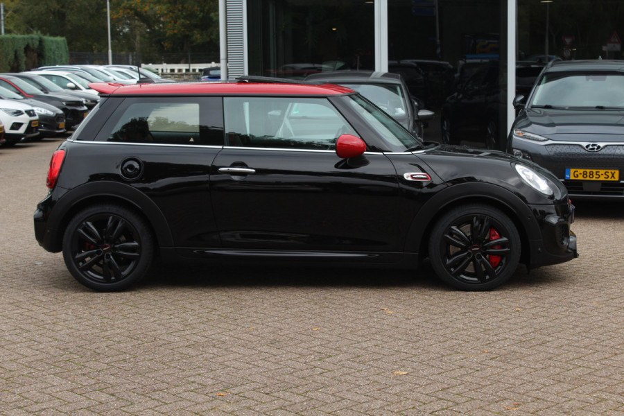 MINI Mini 2.0 John Cooper Works Chili / Panoramadak / JCW Stoelen / 18'' / Harman Kardon / Groot Navi. / Parkeerhulp V+A / Stoelverwarming / Cruise Control