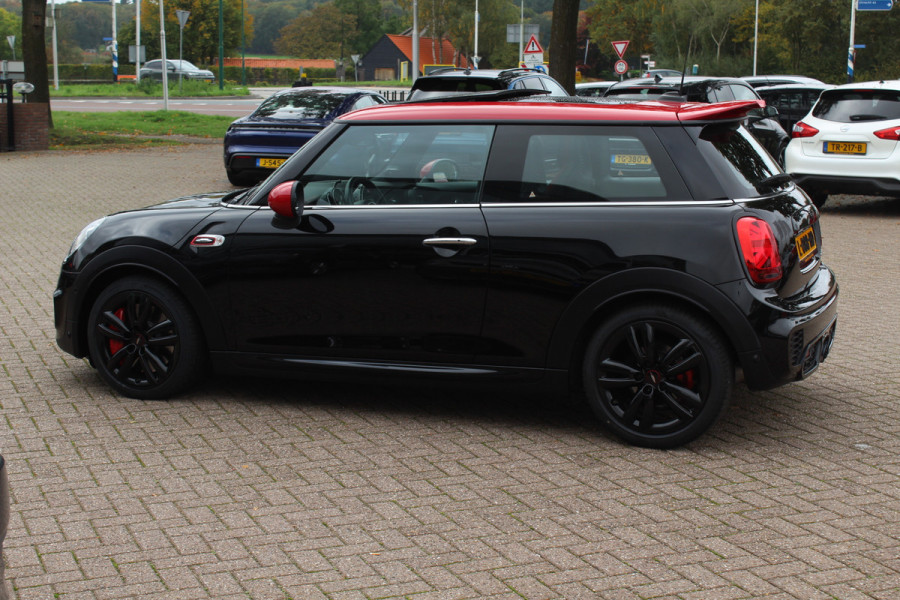 MINI Mini 2.0 John Cooper Works Chili / Panoramadak / JCW Stoelen / 18'' / Harman Kardon / Groot Navi. / Parkeerhulp V+A / Stoelverwarming / Cruise Control