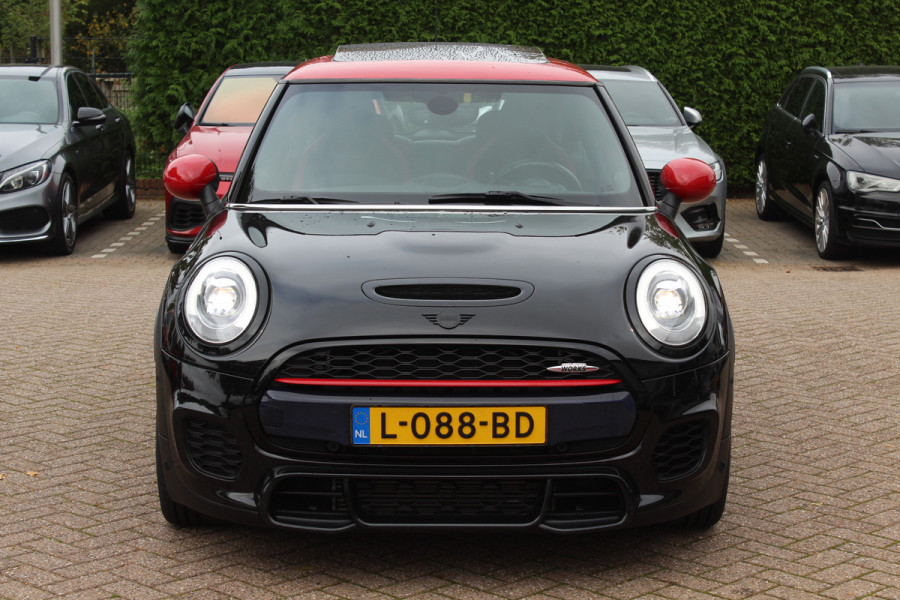 MINI Mini 2.0 John Cooper Works Chili / Panoramadak / JCW Stoelen / 18'' / Harman Kardon / Groot Navi. / Parkeerhulp V+A / Stoelverwarming / Cruise Control