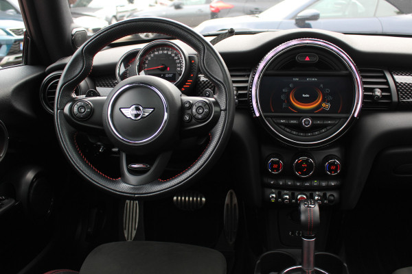 MINI Mini 2.0 John Cooper Works Chili / Panoramadak / JCW Stoelen / 18'' / Harman Kardon / Groot Navi. / Parkeerhulp V+A / Stoelverwarming / Cruise Control