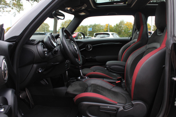 MINI Mini 2.0 John Cooper Works Chili / Panoramadak / JCW Stoelen / 18'' / Harman Kardon / Groot Navi. / Parkeerhulp V+A / Stoelverwarming / Cruise Control