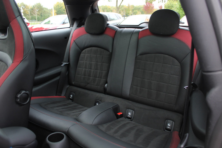 MINI Mini 2.0 John Cooper Works Chili / Panoramadak / JCW Stoelen / 18'' / Harman Kardon / Groot Navi. / Parkeerhulp V+A / Stoelverwarming / Cruise Control