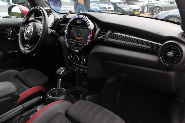 MINI Mini 2.0 John Cooper Works Chili / Panoramadak / JCW Stoelen / 18'' / Harman Kardon / Groot Navi. / Parkeerhulp V+A / Stoelverwarming / Cruise Control