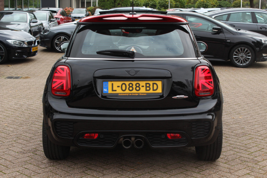 MINI Mini 2.0 John Cooper Works Chili / Panoramadak / JCW Stoelen / 18'' / Harman Kardon / Groot Navi. / Parkeerhulp V+A / Stoelverwarming / Cruise Control