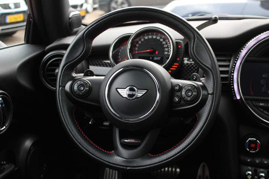 MINI Mini 2.0 John Cooper Works Chili / Panoramadak / JCW Stoelen / 18'' / Harman Kardon / Groot Navi. / Parkeerhulp V+A / Stoelverwarming / Cruise Control