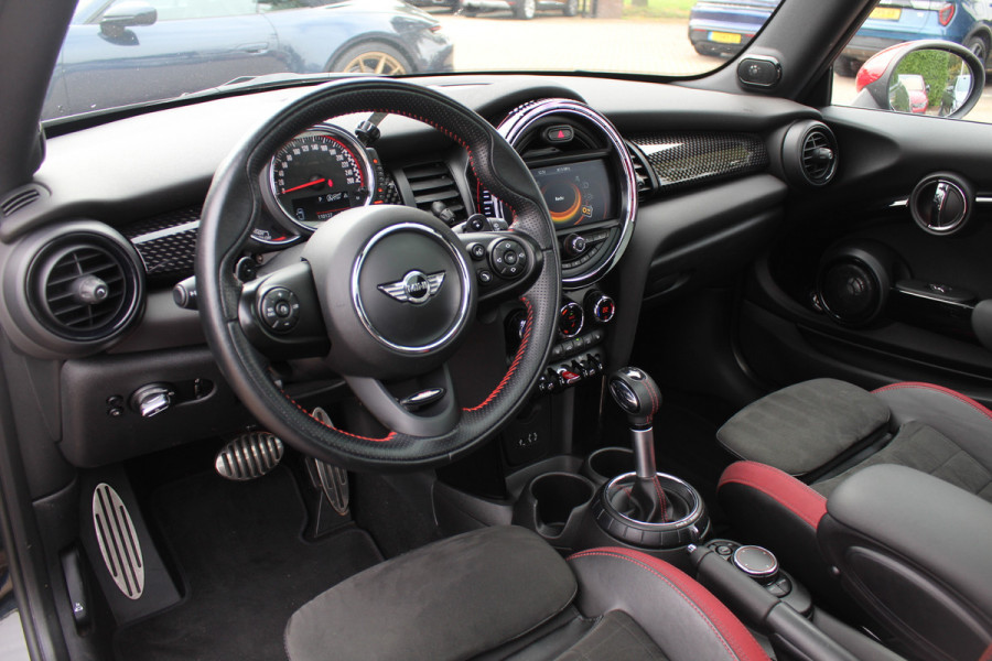 MINI Mini 2.0 John Cooper Works Chili / Panoramadak / JCW Stoelen / 18'' / Harman Kardon / Groot Navi. / Parkeerhulp V+A / Stoelverwarming / Cruise Control