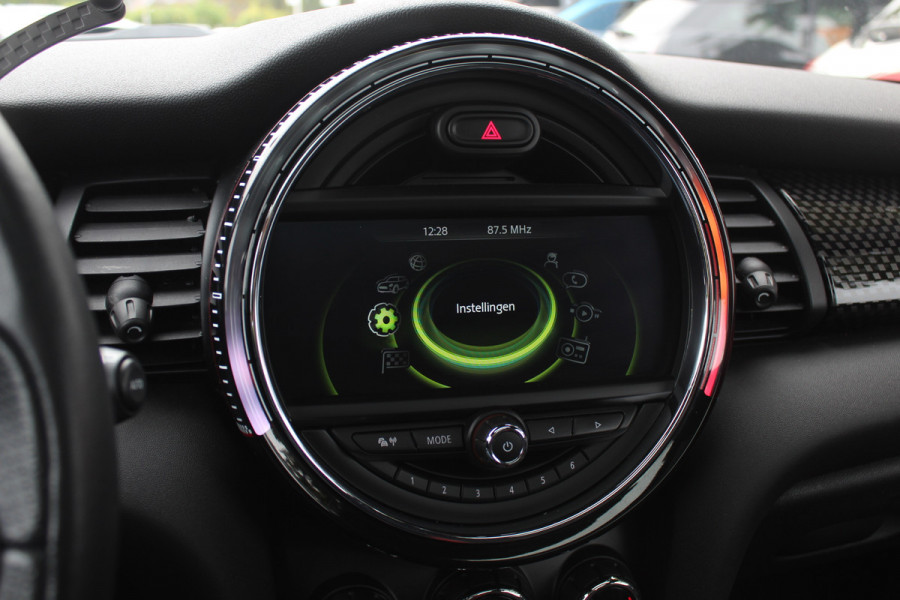 MINI Mini 2.0 John Cooper Works Chili / Panoramadak / JCW Stoelen / 18'' / Harman Kardon / Groot Navi. / Parkeerhulp V+A / Stoelverwarming / Cruise Control
