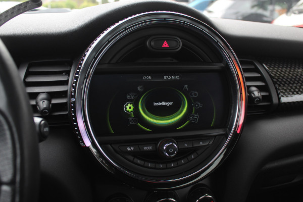 MINI Mini 2.0 John Cooper Works Chili / Panoramadak / JCW Stoelen / 18'' / Harman Kardon / Groot Navi. / Parkeerhulp V+A / Stoelverwarming / Cruise Control