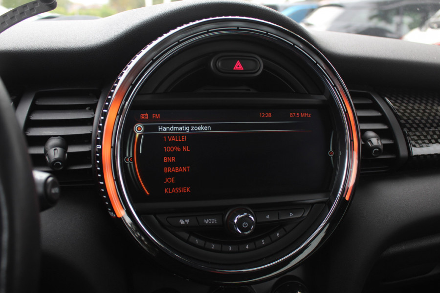 MINI Mini 2.0 John Cooper Works Chili / Panoramadak / JCW Stoelen / 18'' / Harman Kardon / Groot Navi. / Parkeerhulp V+A / Stoelverwarming / Cruise Control