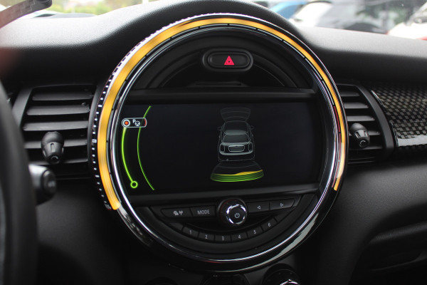 MINI Mini 2.0 John Cooper Works Chili / Panoramadak / JCW Stoelen / 18'' / Harman Kardon / Groot Navi. / Parkeerhulp V+A / Stoelverwarming / Cruise Control