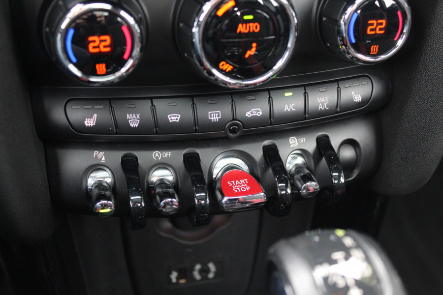 MINI Mini 2.0 John Cooper Works Chili / Panoramadak / JCW Stoelen / 18'' / Harman Kardon / Groot Navi. / Parkeerhulp V+A / Stoelverwarming / Cruise Control