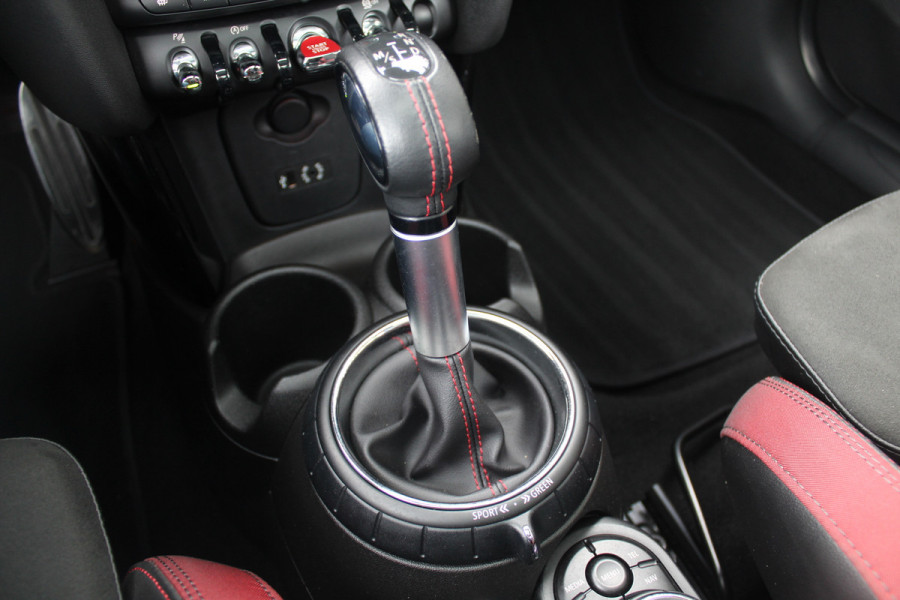 MINI Mini 2.0 John Cooper Works Chili / Panoramadak / JCW Stoelen / 18'' / Harman Kardon / Groot Navi. / Parkeerhulp V+A / Stoelverwarming / Cruise Control