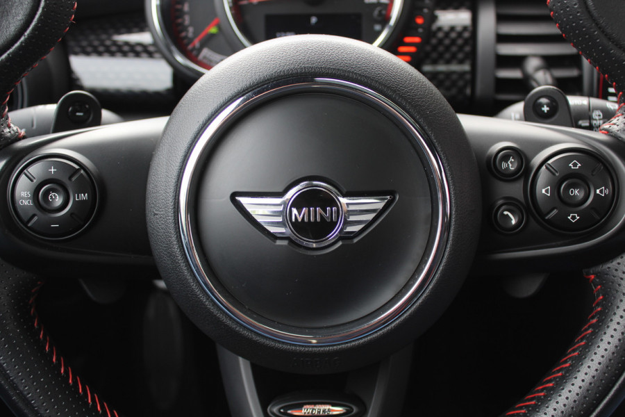 MINI Mini 2.0 John Cooper Works Chili / Panoramadak / JCW Stoelen / 18'' / Harman Kardon / Groot Navi. / Parkeerhulp V+A / Stoelverwarming / Cruise Control
