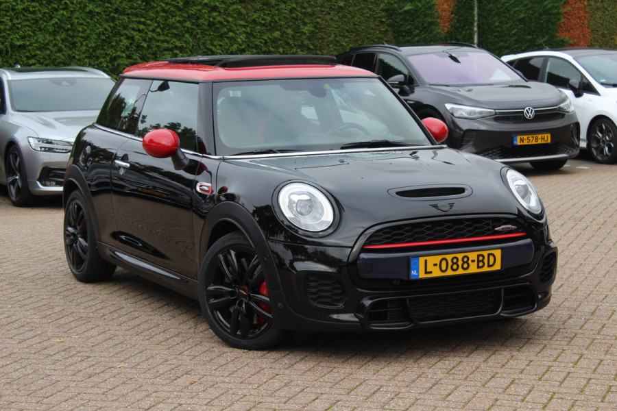 MINI Mini 2.0 John Cooper Works Chili / Panoramadak / JCW Stoelen / 18'' / Harman Kardon / Groot Navi. / Parkeerhulp V+A / Stoelverwarming / Cruise Control