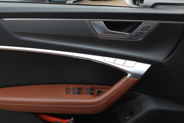Audi A6 Allroad quattro 55 TFSI Pro Line Plus / Trekhaak / Panoramadak / Camera / Leder / Keyless / 20'' / CarPlay / B&O / Stuurverwarming / Dodehoek / DAB / ACC / Stoelverwarming / Zonnescherm zijruiten
