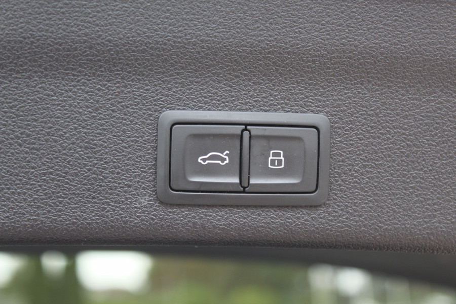 Audi A6 Allroad quattro 55 TFSI Pro Line Plus / Trekhaak / Panoramadak / Camera / Leder / Keyless / 20'' / CarPlay / B&O / Stuurverwarming / Dodehoek / DAB / ACC / Stoelverwarming / Zonnescherm zijruiten