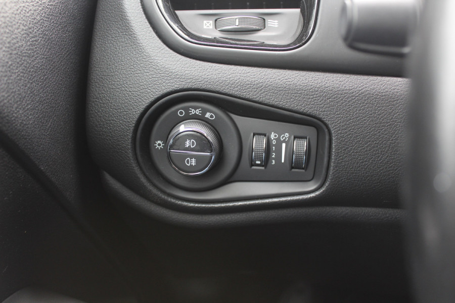 Jeep Renegade 1.4 MultiAir Limited / Trekhaak / Navigatie / CarPlay / 17'' / Parkeerhulp V+A / DAB / ACC
