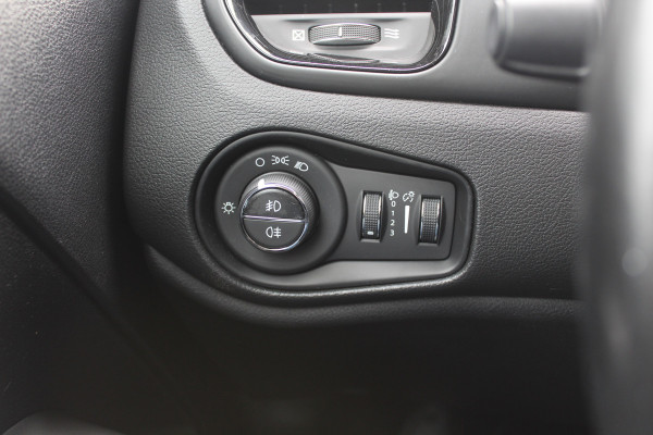 Jeep Renegade 1.4 MultiAir Limited / Trekhaak / Navigatie / CarPlay / 17'' / Parkeerhulp V+A / DAB / ACC