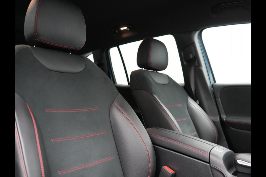Mercedes-Benz Glb 250 AMG Line 225pk | Widescreen Navigatie | Alcantara Sportstoelen Memory & Verwarmd | Apple Carplay | Keyless | Camera | Navigatie | DAB |