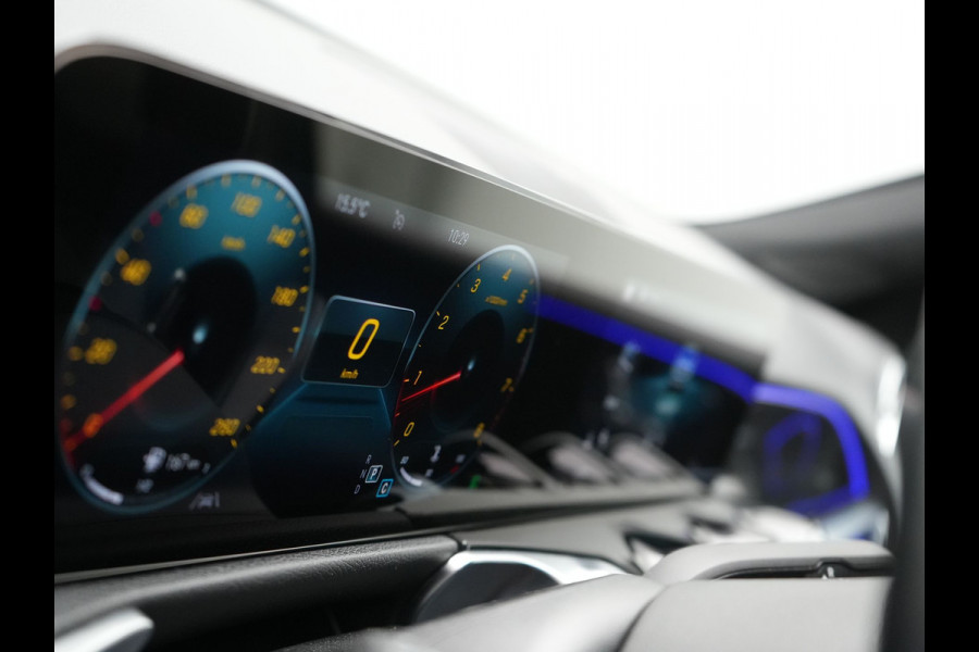 Mercedes-Benz Glb 250 AMG Line 225pk | Widescreen Navigatie | Alcantara Sportstoelen Memory & Verwarmd | Apple Carplay | Keyless | Camera | Navigatie | DAB |