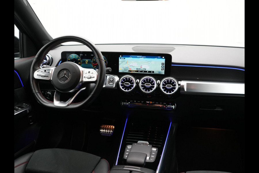 Mercedes-Benz Glb 250 AMG Line 225pk | Widescreen Navigatie | Alcantara Sportstoelen Memory & Verwarmd | Apple Carplay | Keyless | Camera | Navigatie | DAB |