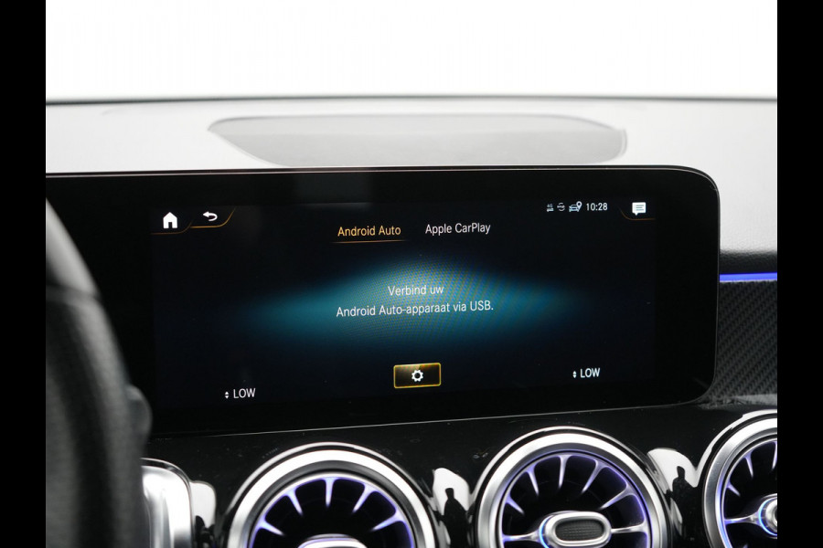 Mercedes-Benz Glb 250 AMG Line 225pk | Widescreen Navigatie | Alcantara Sportstoelen Memory & Verwarmd | Apple Carplay | Keyless | Camera | Navigatie | DAB |