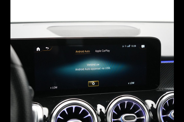 Mercedes-Benz Glb 250 AMG Line 225pk | Widescreen Navigatie | Alcantara Sportstoelen Memory & Verwarmd | Apple Carplay | Keyless | Camera | Navigatie | DAB |