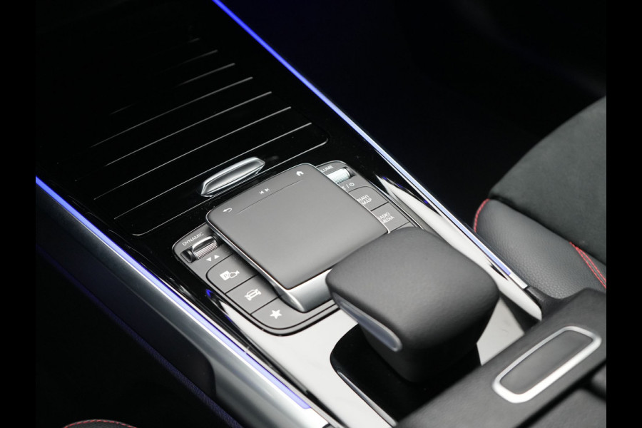Mercedes-Benz Glb 250 AMG Line 225pk | Widescreen Navigatie | Alcantara Sportstoelen Memory & Verwarmd | Apple Carplay | Keyless | Camera | Navigatie | DAB |