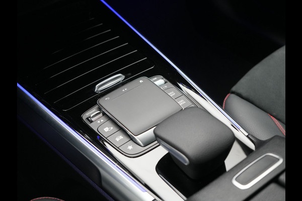 Mercedes-Benz Glb 250 AMG Line 225pk | Widescreen Navigatie | Alcantara Sportstoelen Memory & Verwarmd | Apple Carplay | Keyless | Camera | Navigatie | DAB |