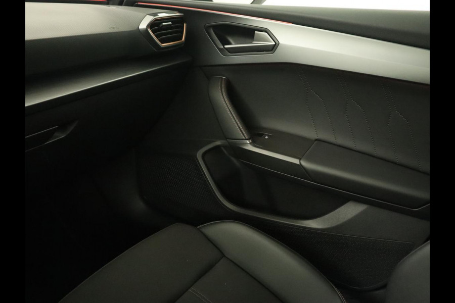CUPRA Cupra Hybrid | Stoelverwarming | Camera | Adaptive cruise | Navigatie | Carplay | Sfeerverlichting | Keyless | Park Assist | Sportstoelen | Full LED | PHEV | Plug In