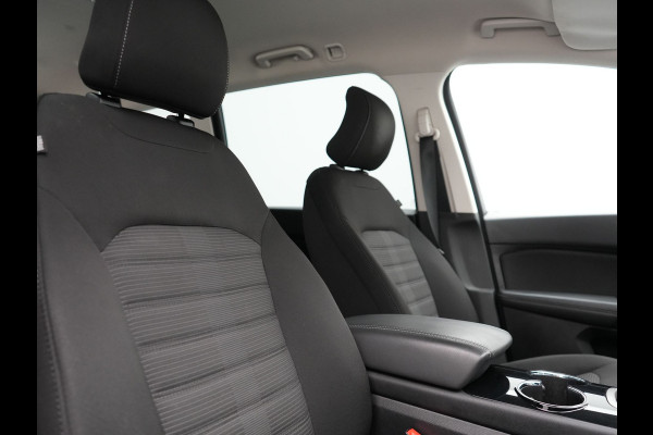 Ford Galaxy 2.0 Titanium 241pk Dealer O.H 7-Persoons Automaat | Camera | Apple Carplay | LED Koplampen | Stoelverwarming | Navigatie | 18"L.M |